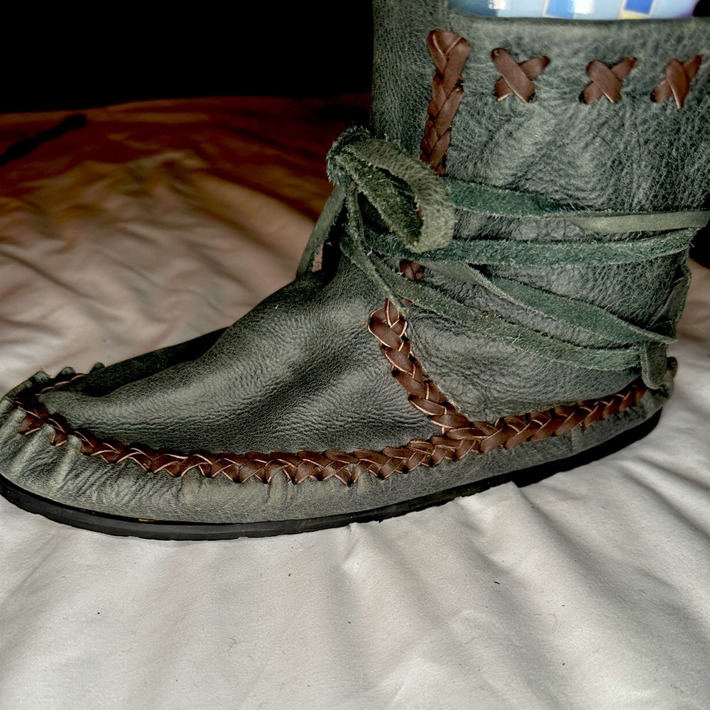 SHINNECOCK handmade  leather moccasins